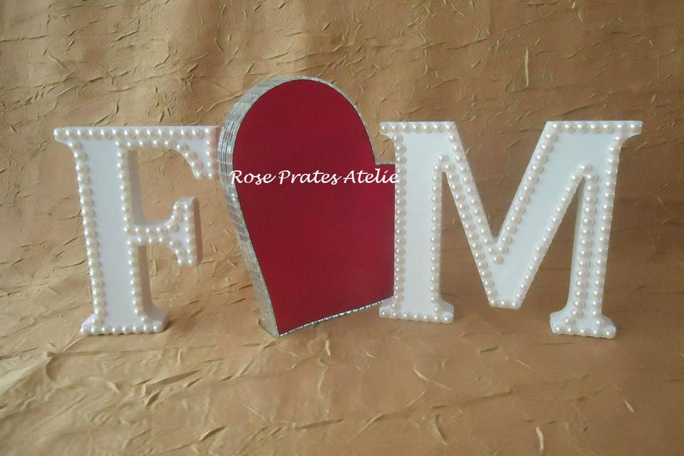Iniciais com pérolas