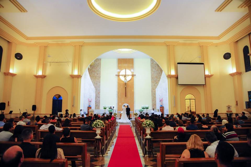 Casal na igreja