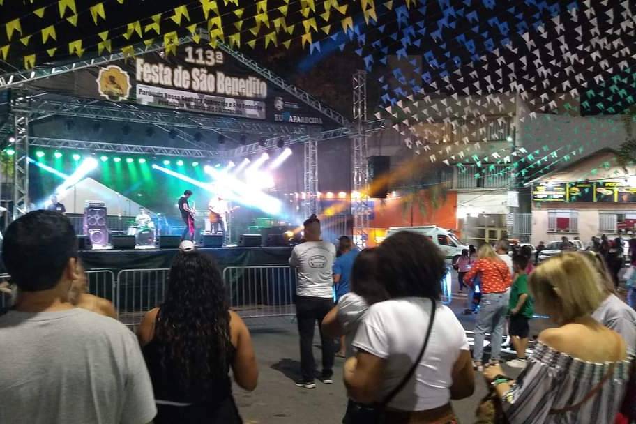 Palco, som e iluminacao