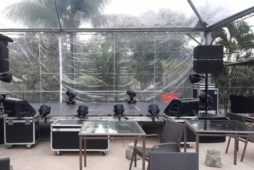 Palco, som e iluminacao
