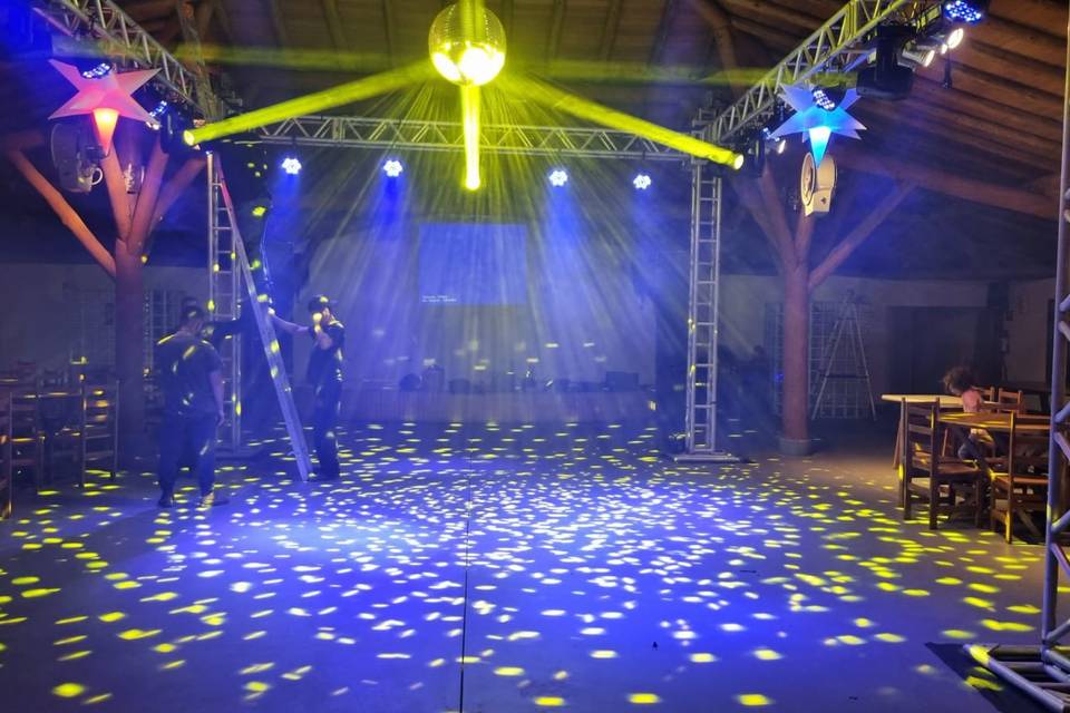 Palco, som e iluminacao