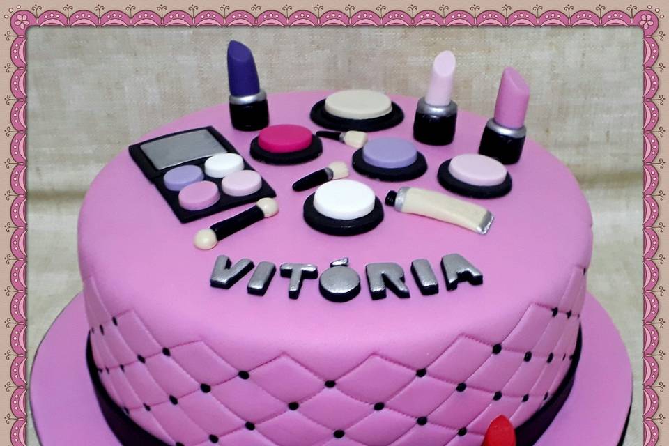 Pink maquiagem  Bolos de aniversário de maquiagem, Bolos de maquiagem,  Decoração criativa de bolo