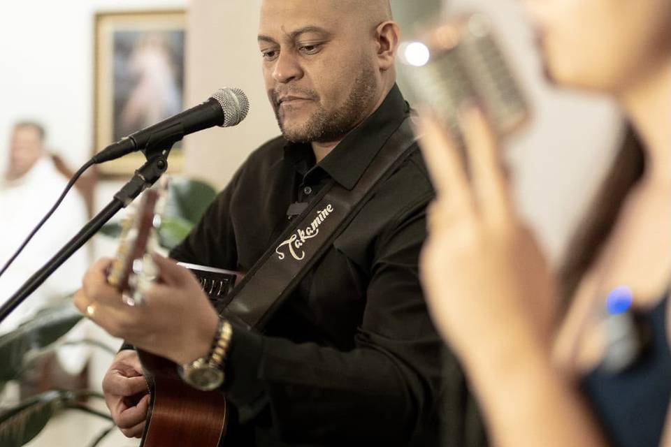 Vocal masculino e violão