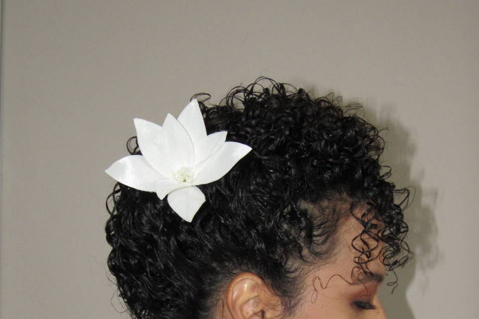 Moicano em cabelo cacheado