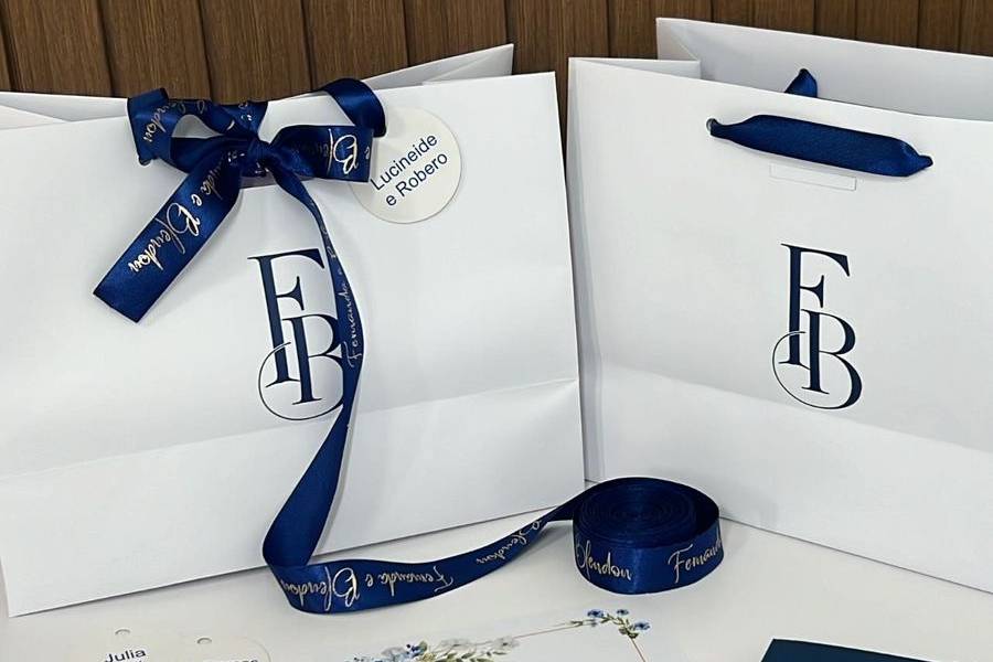 Fitas, sacolas e outros