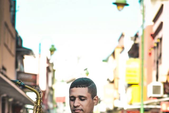 Eliaquin Petrus SAX DJ