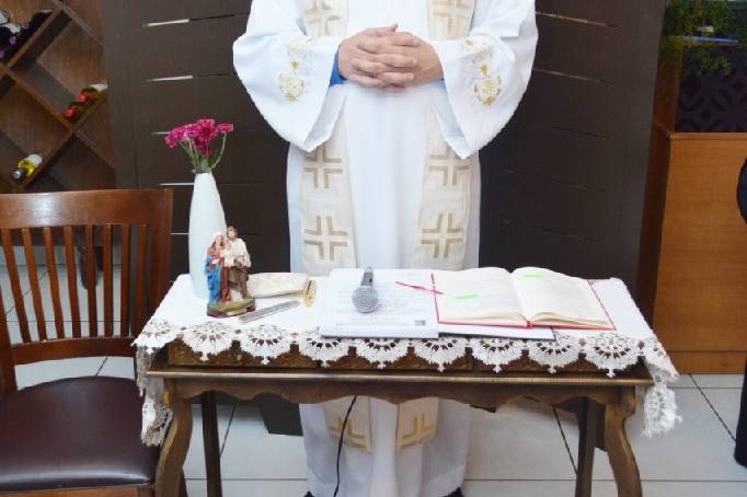 Padre Gabriel Celebrante