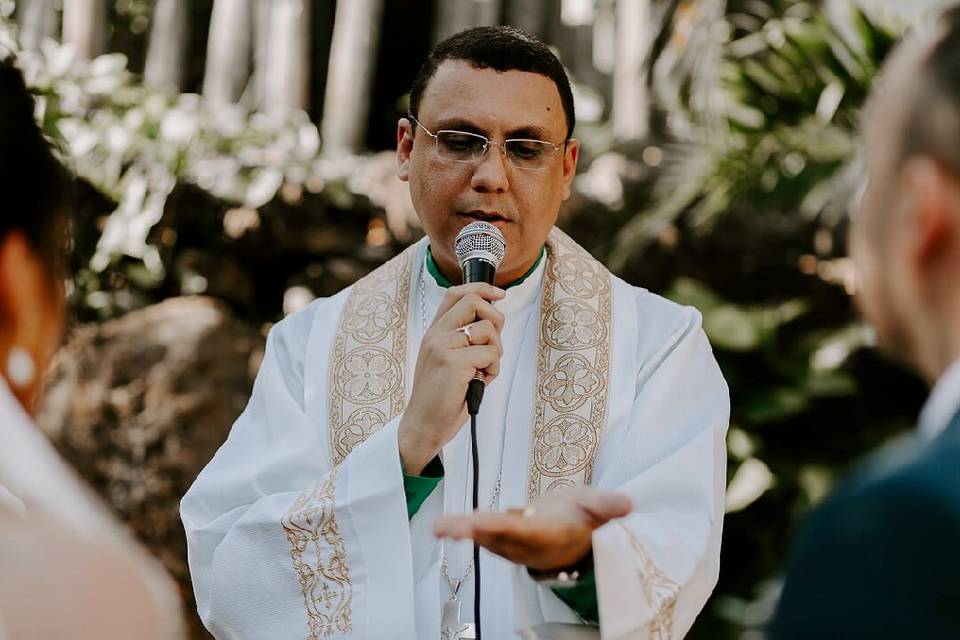 Padre Gabriel Celebrante