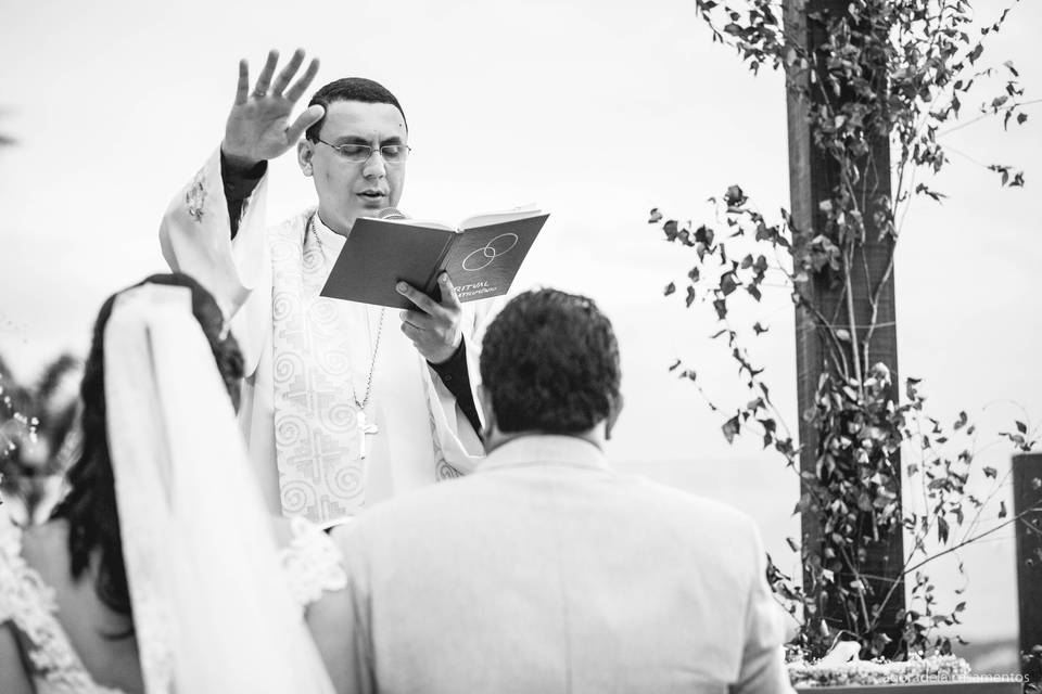 Padre Gabriel Celebrante de Casamentos - Consulte disponibilidade e preços