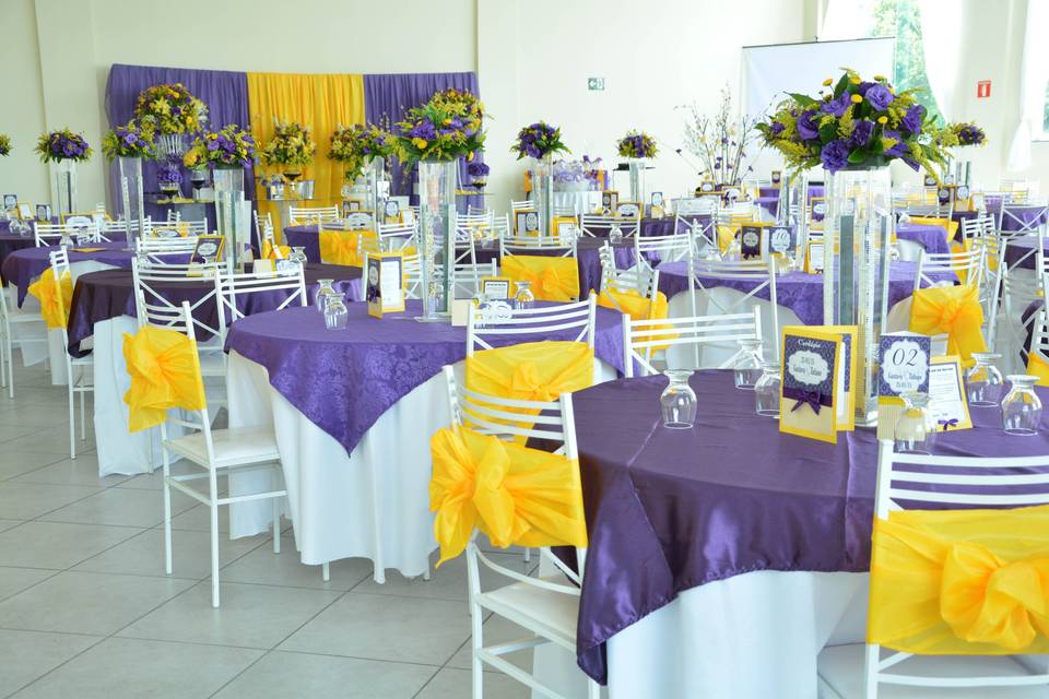 Decoração roxo e amarelo