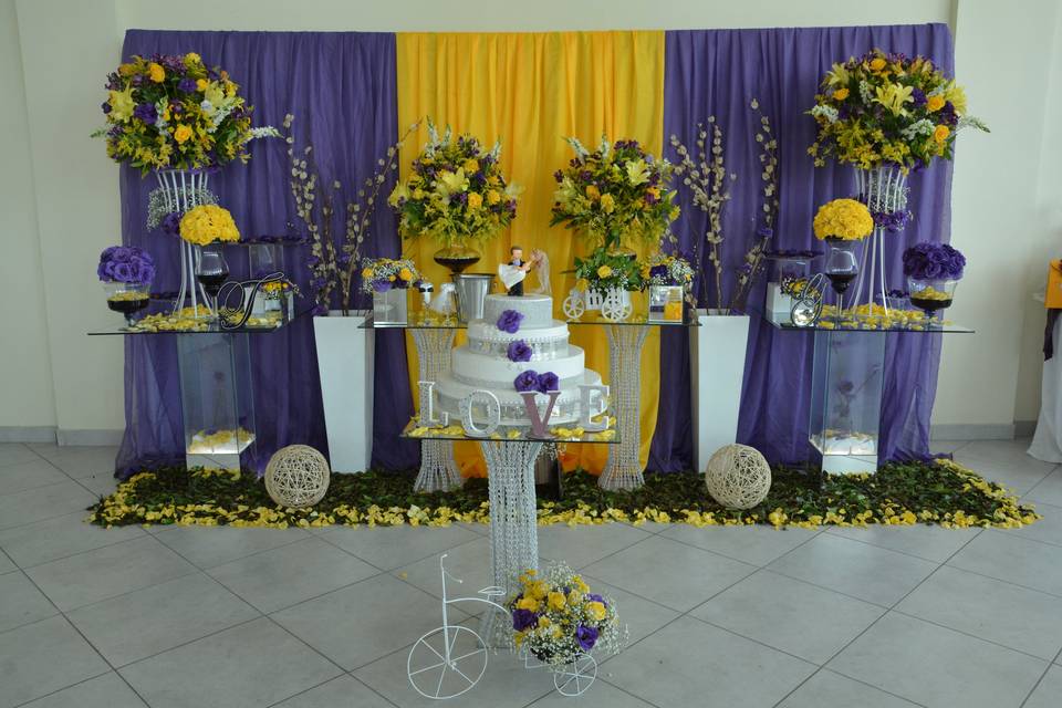 Decoração roxo e amarelo