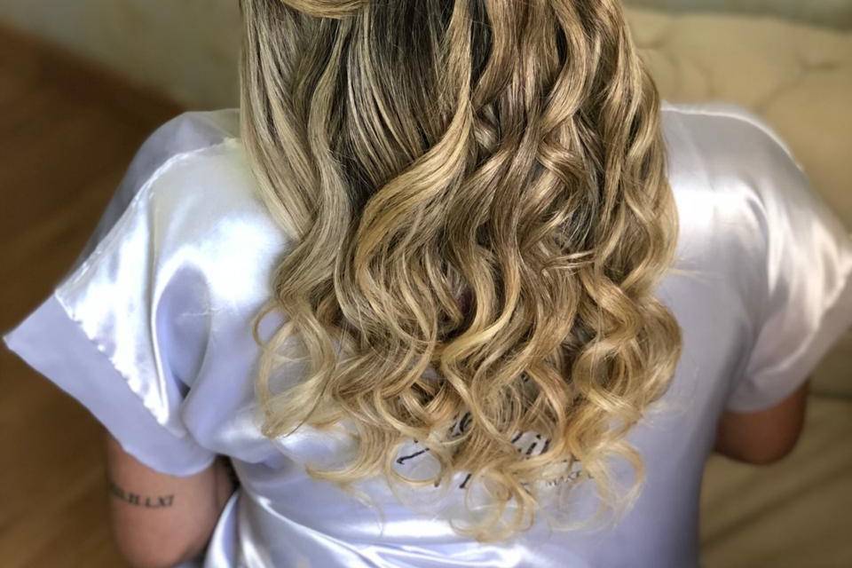 Semi preso- Cabelo longo