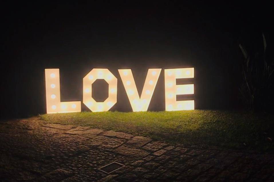 Letreiro Luminoso Love