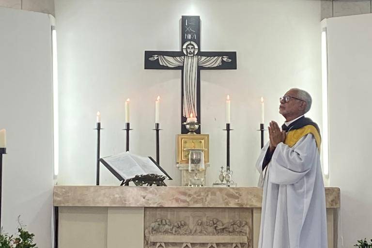 Diácono Lêoncio no altar