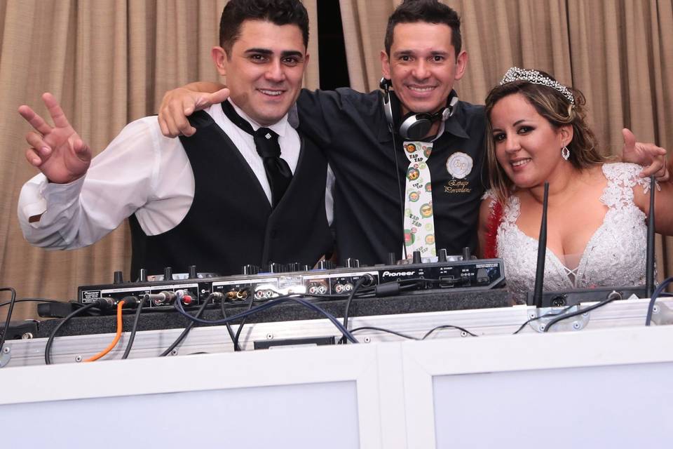 Noivos e dj