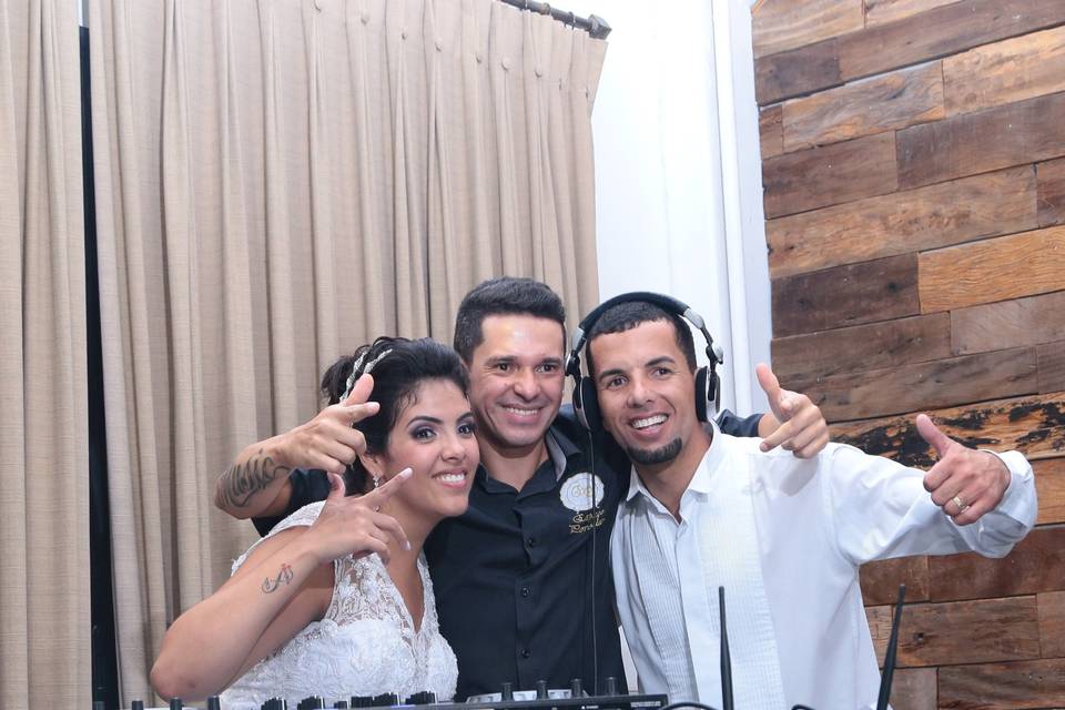 Noivos e dj