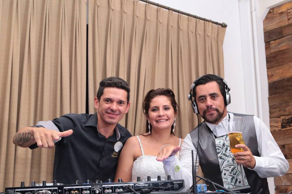 Noivos e dj