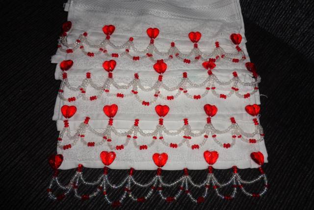 Toalhas bordadas com pedrarias