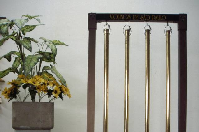 Campanas para anúncio da noiva