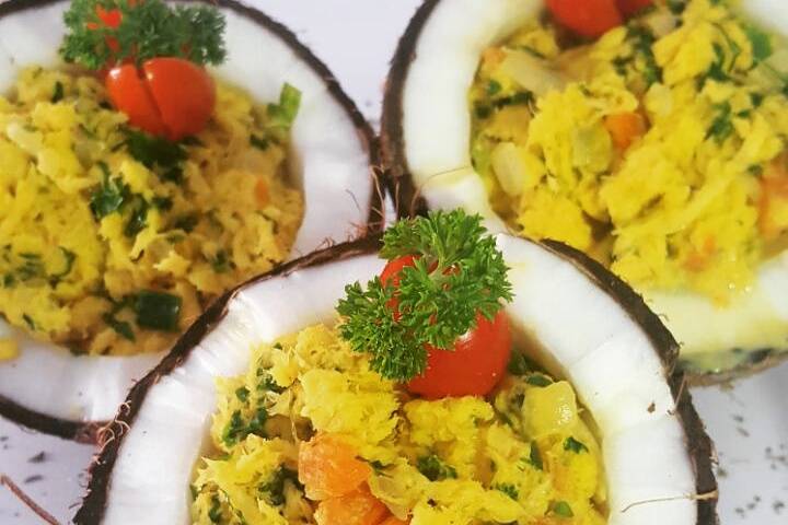 Arroz negro com atum selado