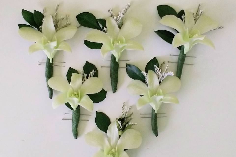 Lapelas de mini orquídeas