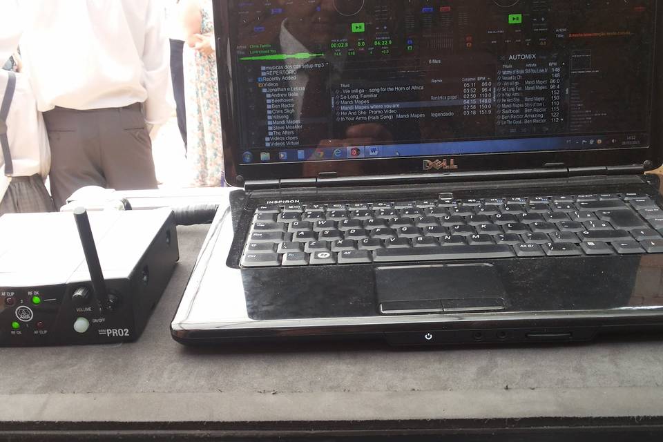 Setup DJ compacto e discreto