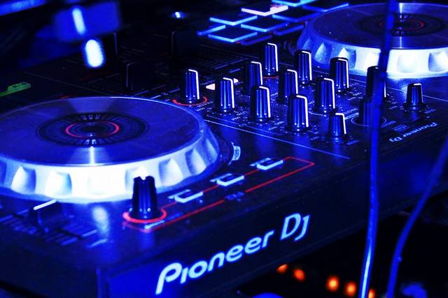 Dj som e luz-neon eventos