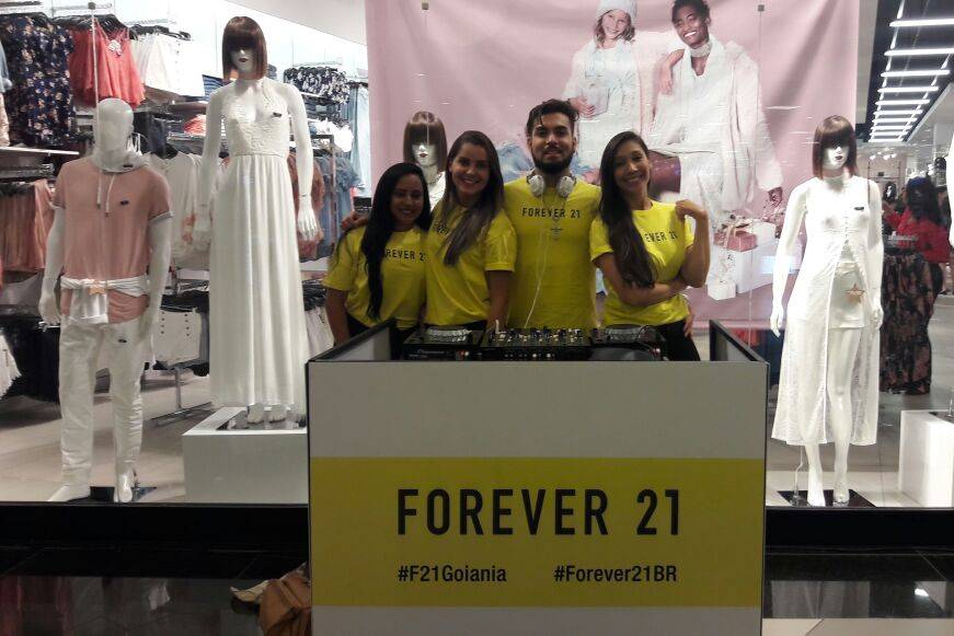 Tocando para Forever 21