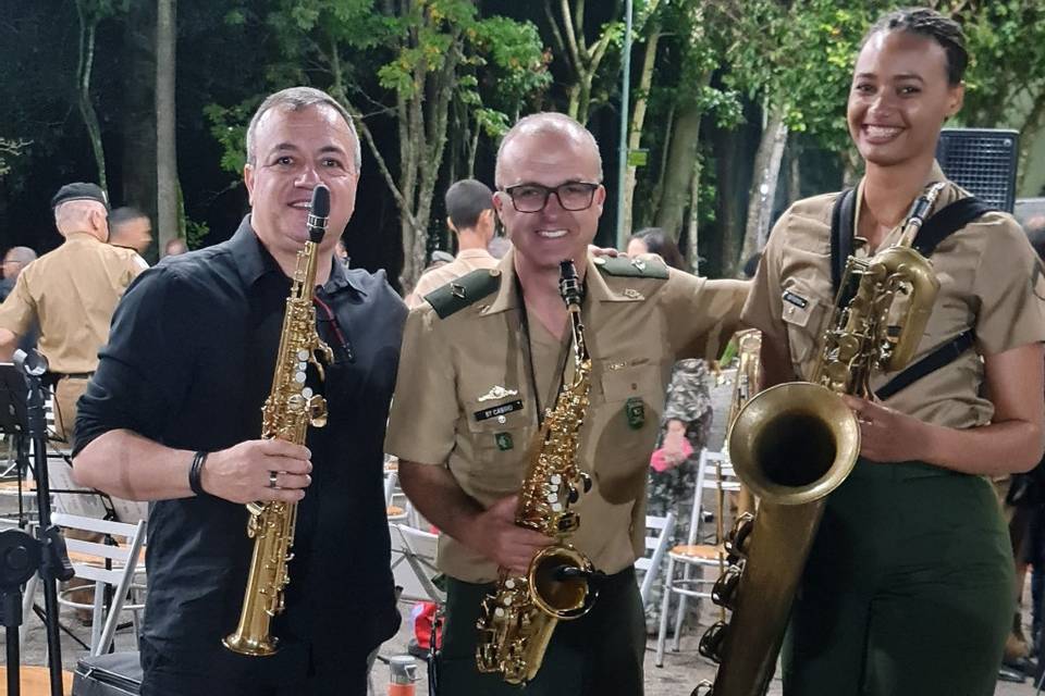 Apresentação com a banda do EB