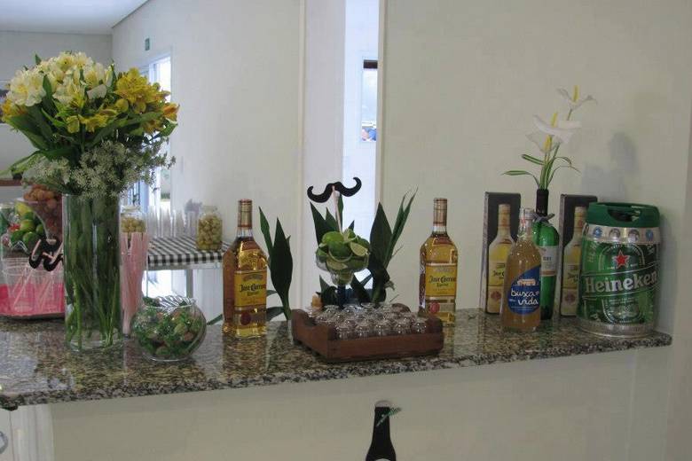Mesa de bebidas Chá Bar
