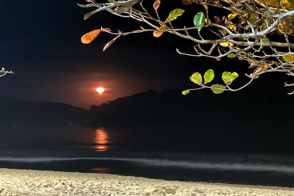 Lua cheia no Ilha de Cocagne