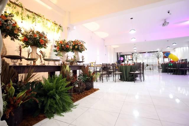 Espaço + mesa do bolo