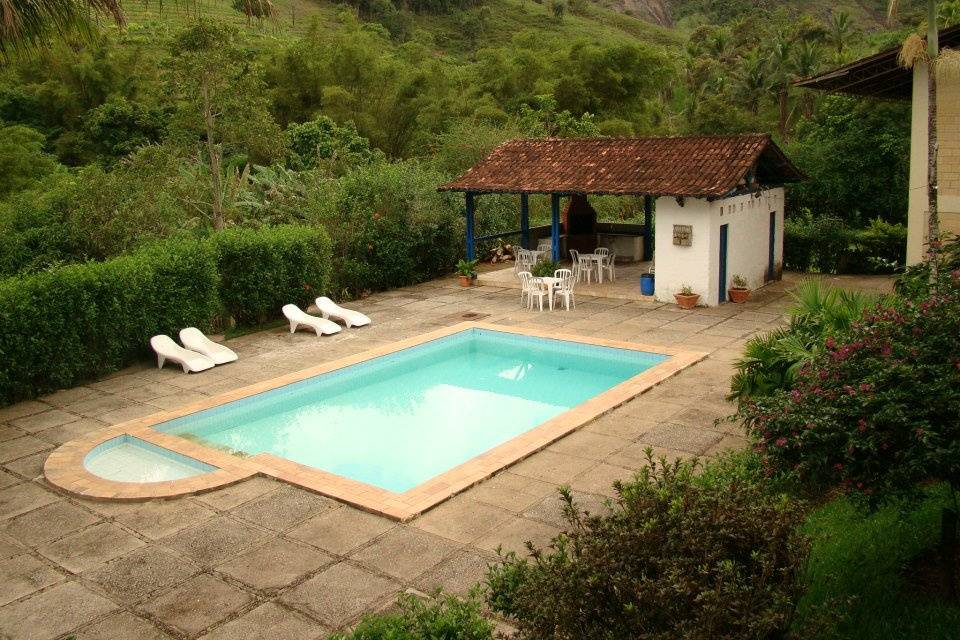 Churrasqueira e piscina