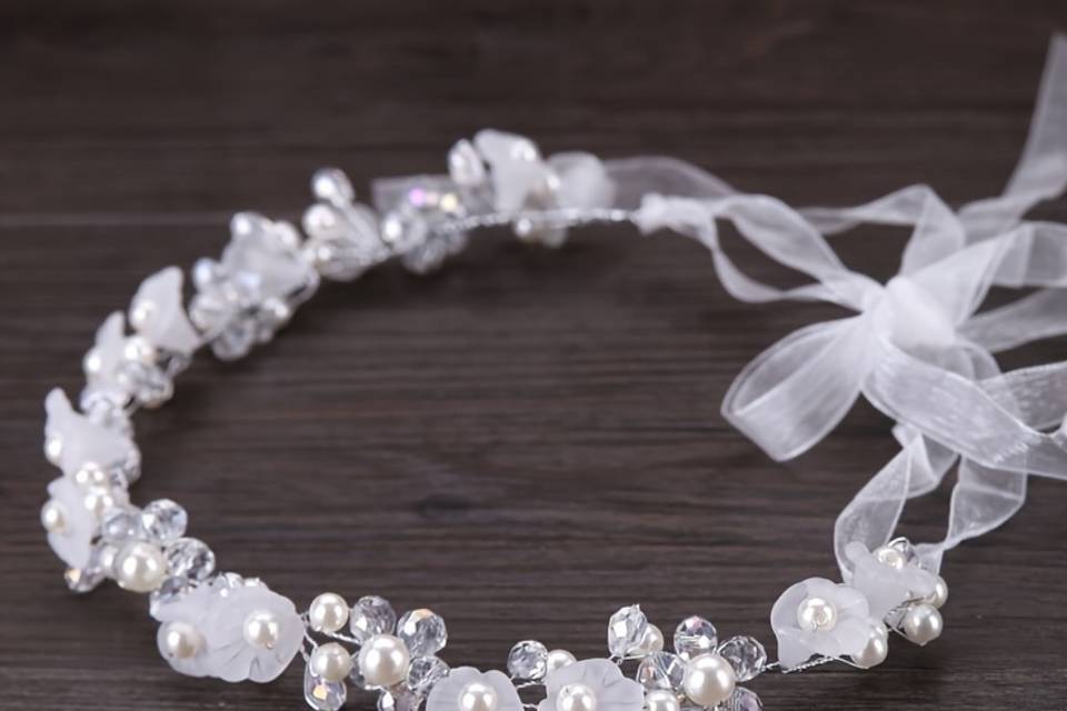Tiara daminha cor gelo pérolas