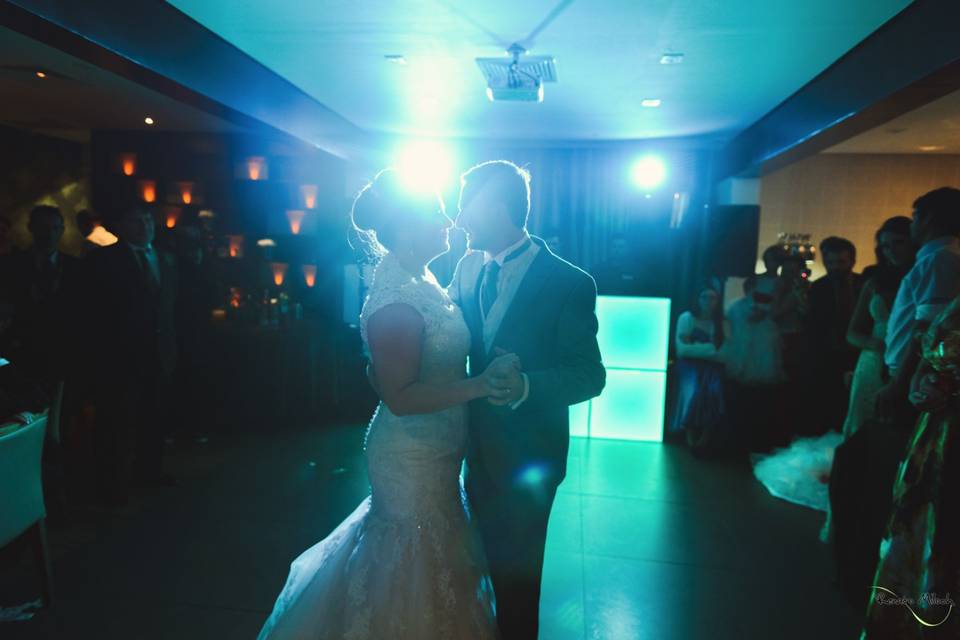 Luz durante dança dos noivos