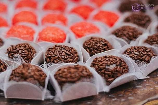 Brigadeiro e Beijinho colorido