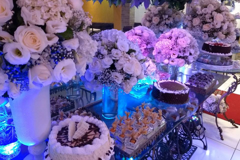 Mesa de doces e tortas