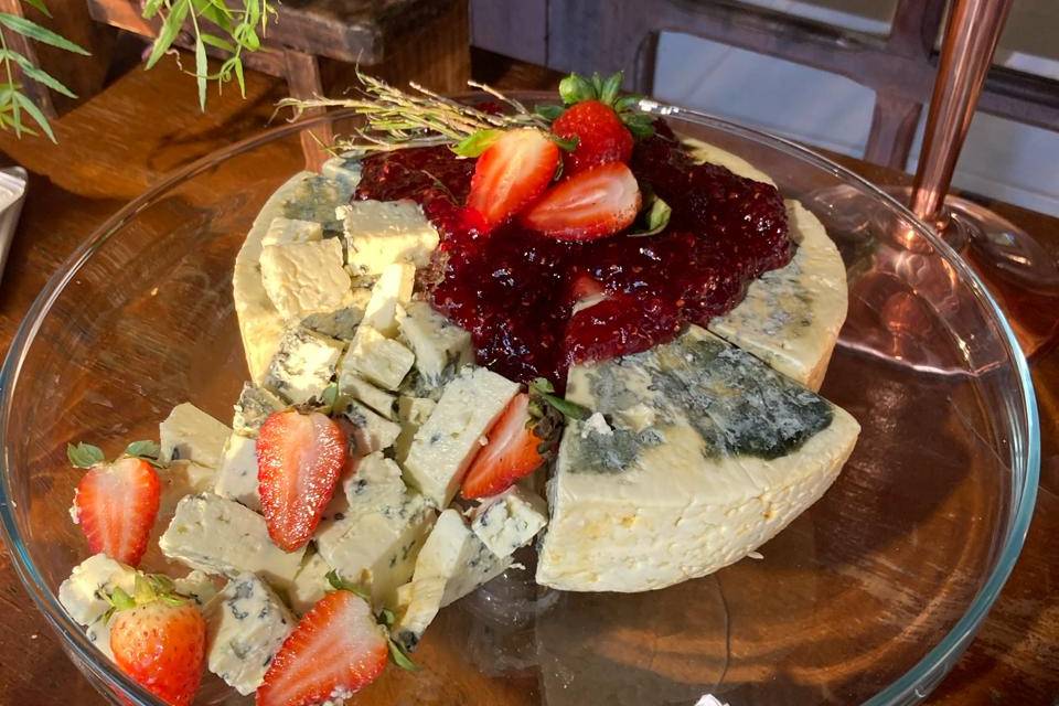 Gorgonzola com frutas vermelha