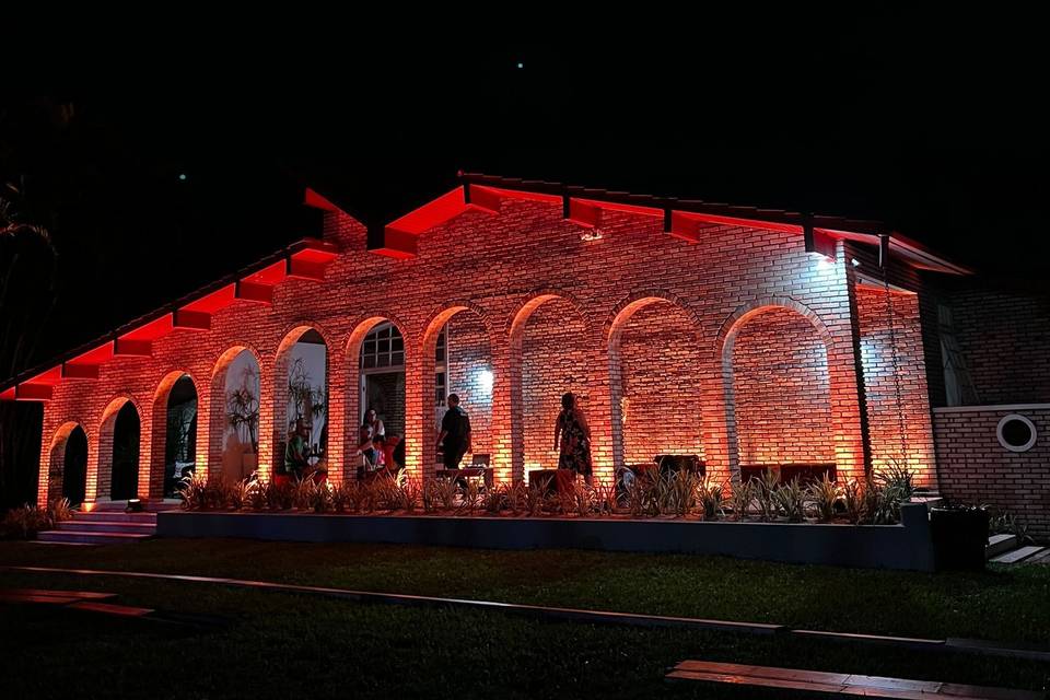 Fachada noturna