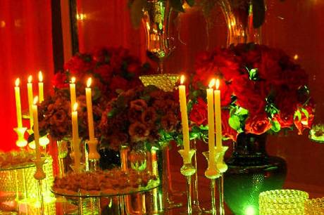 Decoração com velas e rosas