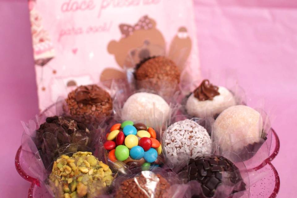 Doces - Brigadeiros enrolados