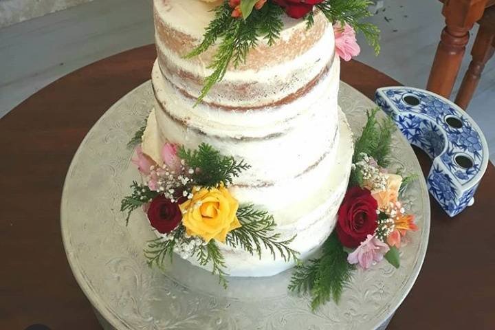 Bolo naked cake com flores