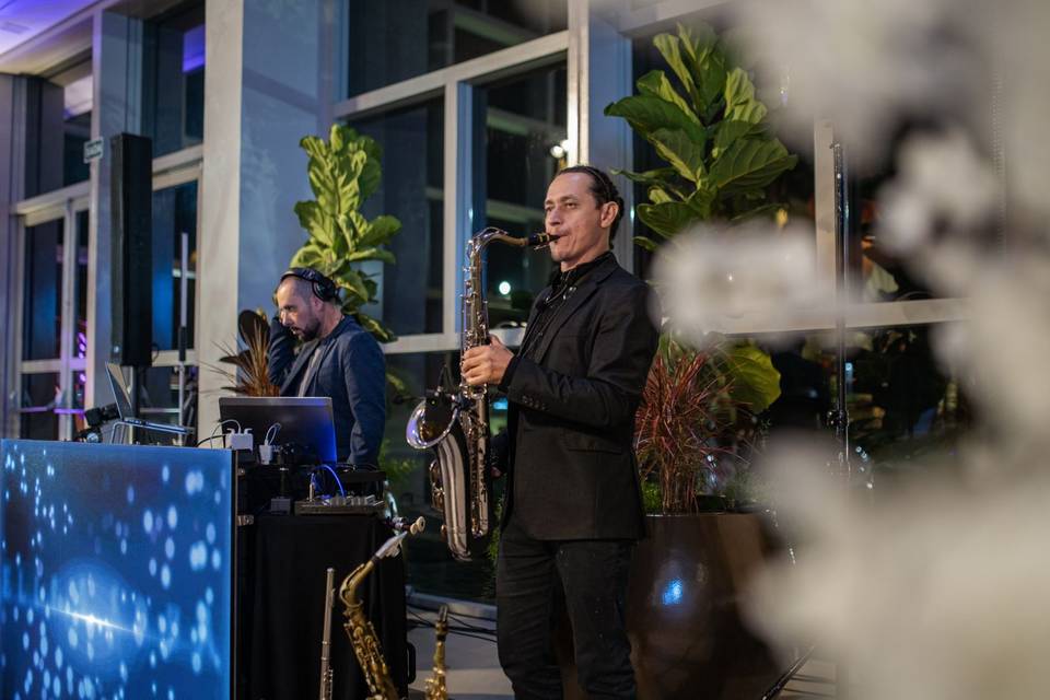 Live Sax