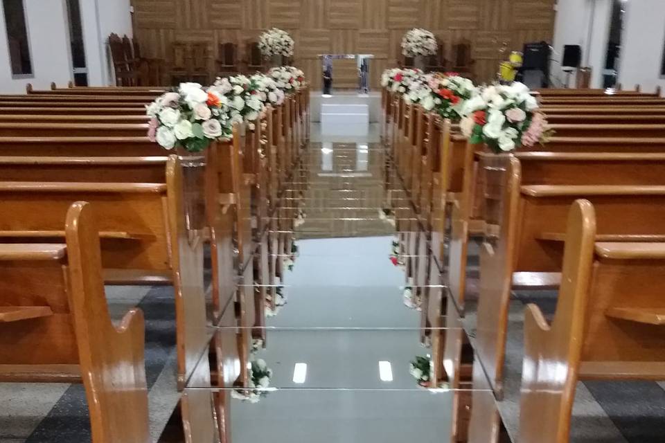 Passarela de Espelhos em igreja
