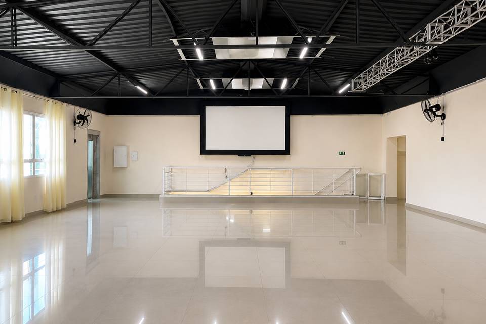 Disponível telão e projetor