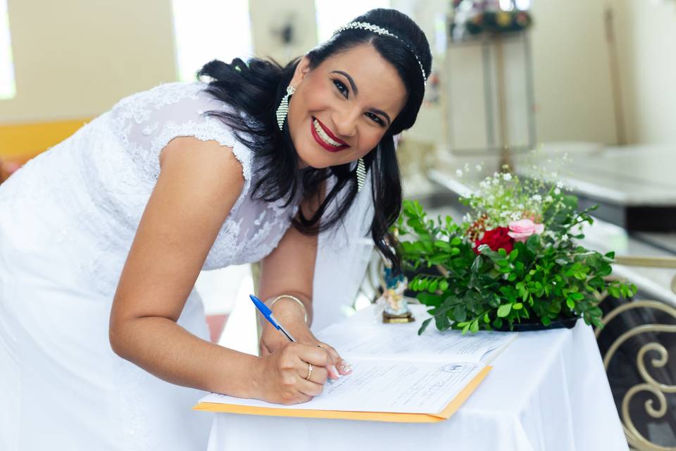 Noiva Talita Assinando
