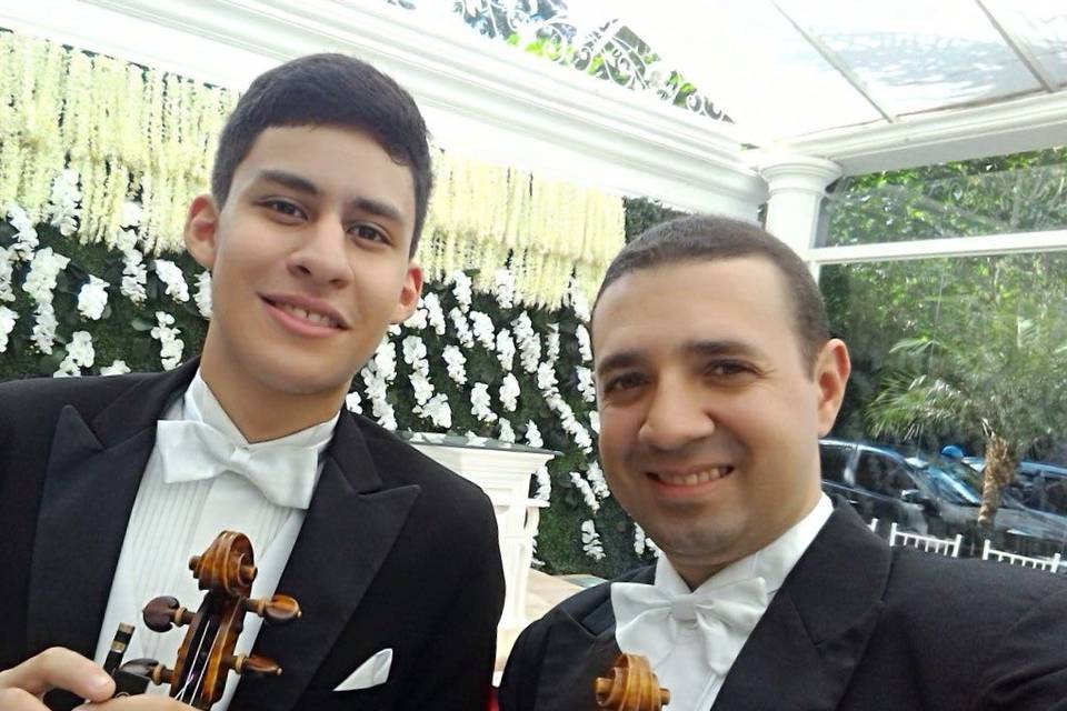 Violinos no Jantar