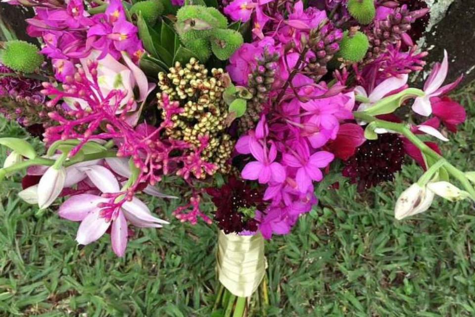 Buquês com flores da estação