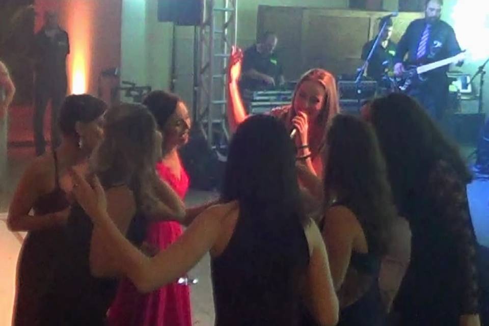 Nossa cantora com a galera