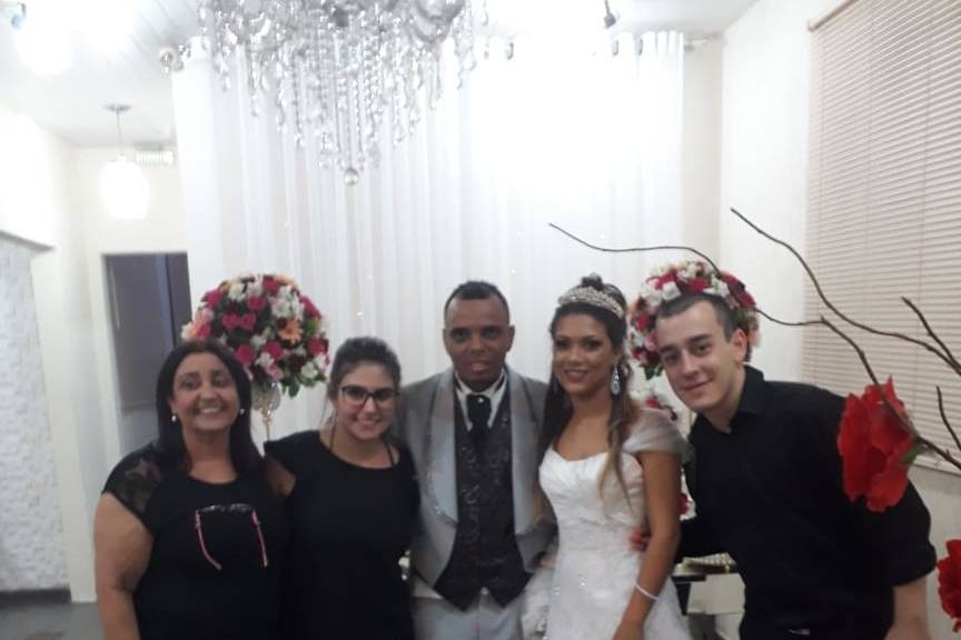 1 Coordenadora e 2 Assistentes